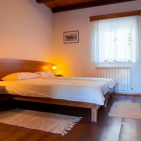 Tourist Farm Skerlj Bivanje na kmetiji Dutovlje