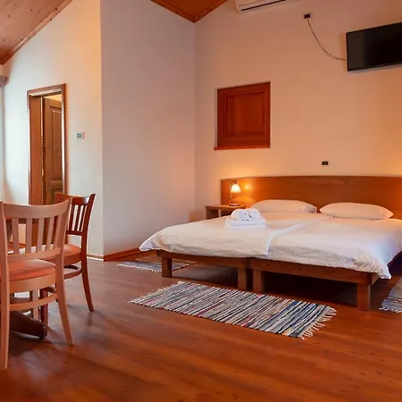 Tourist Farm Skerlj Çiftlik konaklama *