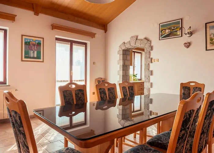 Tourist Farm škerlj