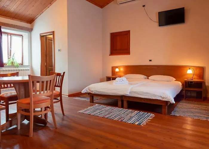 Tourist Farm škerlj Bauernhof *