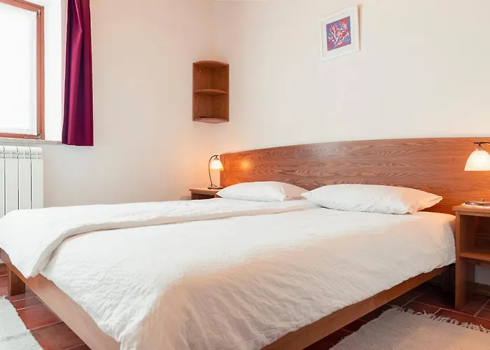 Tourist Farm škerlj