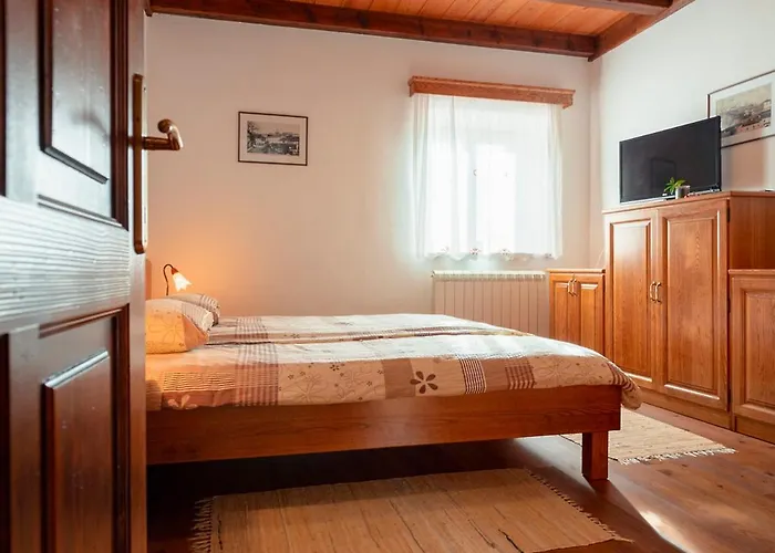 Tourist Farm škerlj Bauernhof *