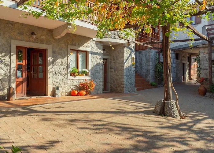 Tourist Farm škerlj